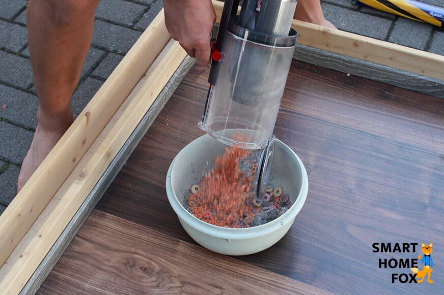 Очистка пылесборника пылесоса Dyson V15 Detect Absolute